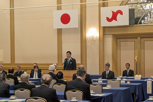 今治商工会議所通常議員総会表彰式の写真 1