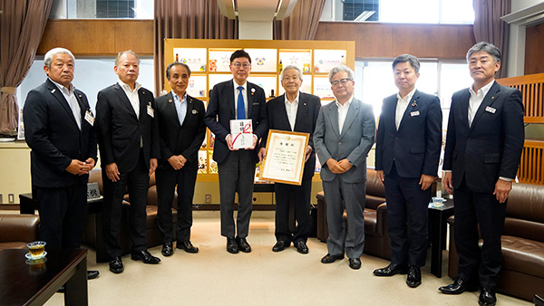 今治市林野火災に対する寄付目録及び感謝状贈呈式<br>（今治ひめぎん会様）の写真 1