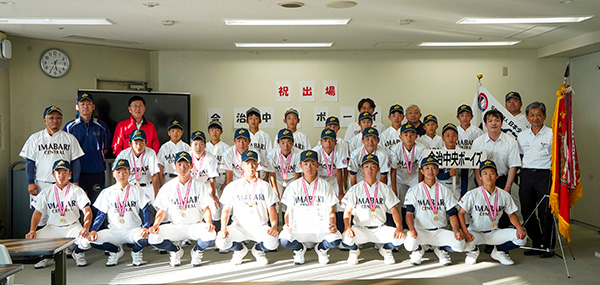 今治中央ボーイズ様市長表敬訪問（第56回日本少年野球選手権大会出場）の写真 1