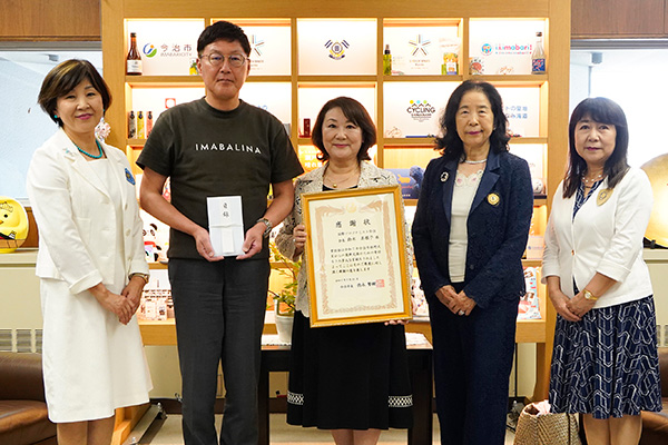 今治市林野火災に対する寄付目録及び感謝状贈呈式<br>（国際ソロプチミスト様）の写真 1