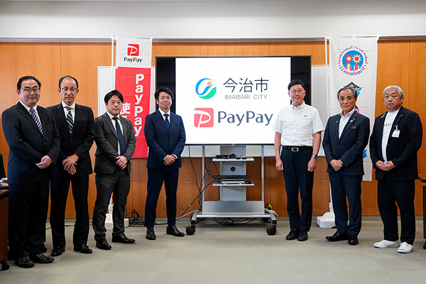 全国初！今治市 × PayPay デジタル給付事業 表敬訪問の写真 1