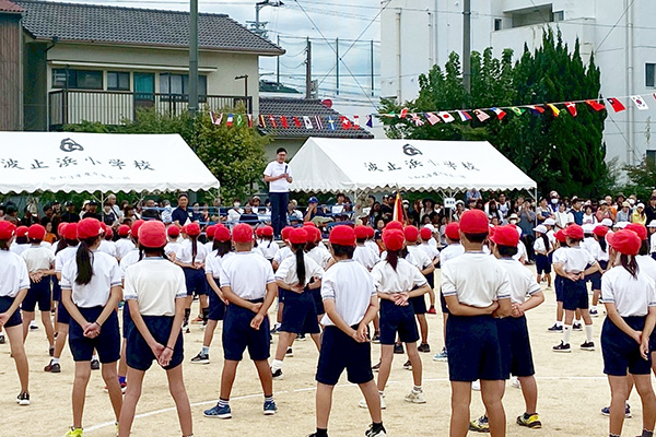 波止浜小学校運動会開会式の写真 1