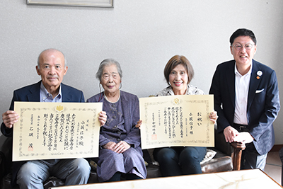 今治市長寿祝品贈呈訪問の写真 3