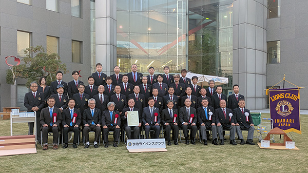 今治市立中央図書館への電子書籍及び館内備品贈呈式<br>（今治ライオンズクラブ様）の写真 1