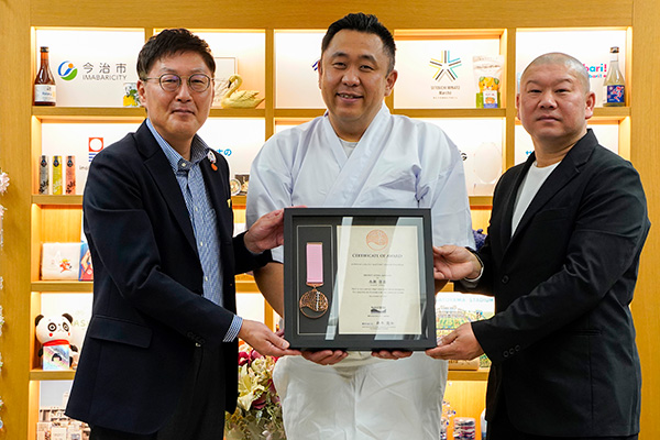 赤瀬淳治氏 料理マスターズ受賞にかかる市長表敬訪問の写真 1