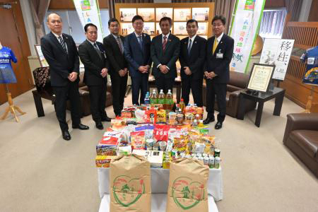 子ども食堂応援 食品贈呈式（越智今治農業協同組合様）の写真 1