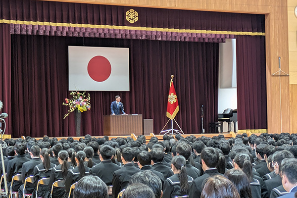 愛媛県立今治西高等学校　第77回卒業証書授与式の写真 1