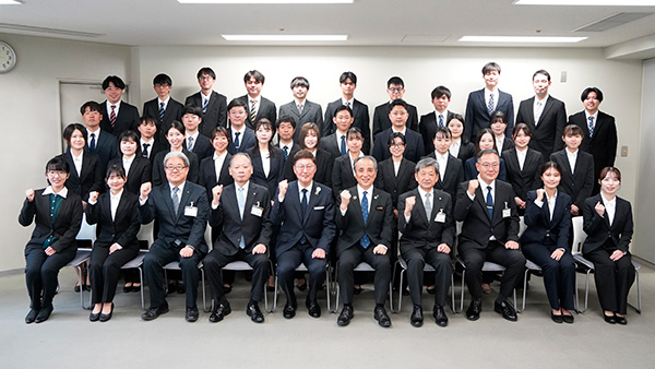 令和8年度新規採用職員辞令交付式の写真 1