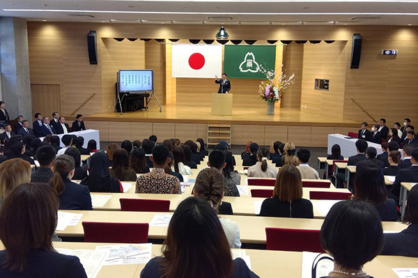 今治明徳短期大学入学式の写真 1
