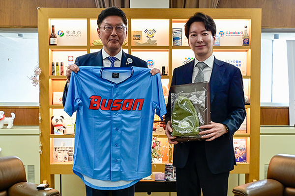 韓国ロッテジャイアンツ市長表敬訪問の写真 1