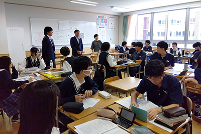 大宮国際中等教育学校　視察の写真 1