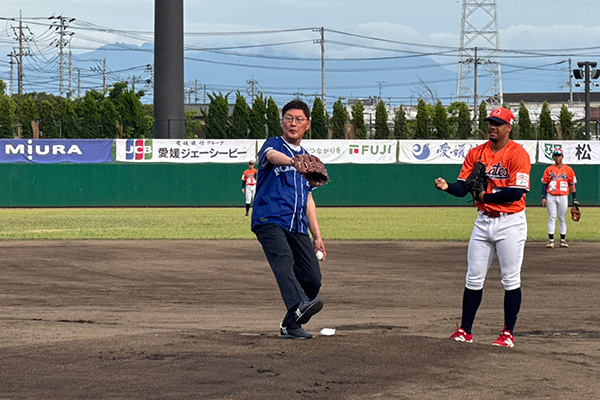 愛媛マンダリンパイレーツ交流戦（VSロッテジャイアンツ）の写真 2