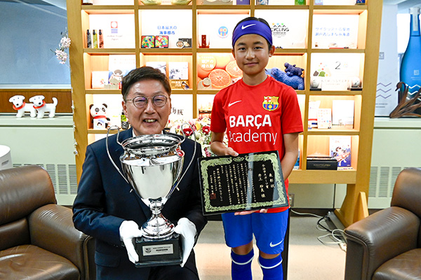 バルサアカデミーワールドカップ優勝報告及び今治市スポーツ賞表彰式（井上紗良様）の写真 1