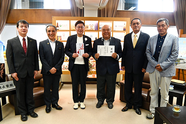 今治市緑のまちづくり基金への寄附贈呈式<br>(今治造園建設業協会様)の写真 1