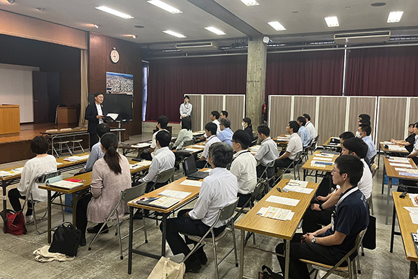 令和8年度係長昇任者研修会の写真 1