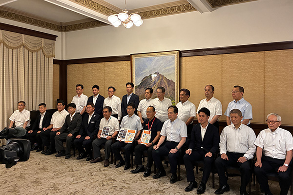 道路整備促進期成同盟会愛媛地方協議会<br>愛媛県市町道促進期成同盟会 知事要望、県議会要望の写真 1