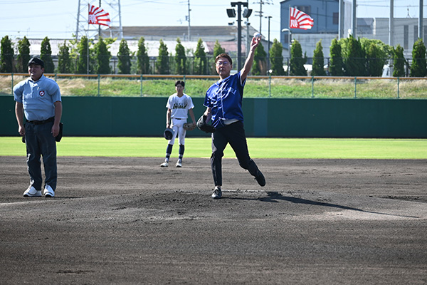 第108回全国高等学校野球選手権愛媛大会始球式(今治市営球場)の写真 1