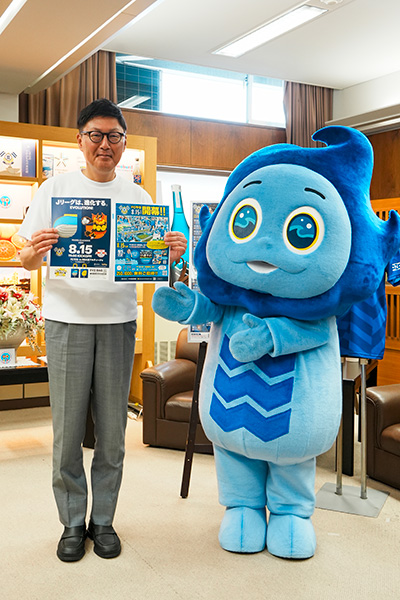 FC今治マスコットキャラクター「セイルン」表敬訪問の写真 1