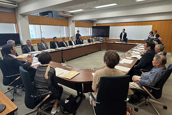 今治市農業委員会総会(農業委員会委員辞令交付)の写真 1