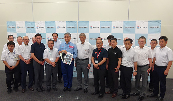 令和8年度愛媛県道路関係期成同盟会<br>合同四国地方整備局要望(今治・小松自動車道建設促進期成同盟会)の写真 1