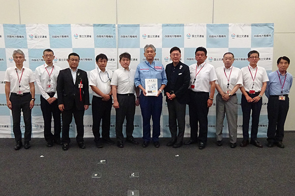 令和8年度国道317号(松山・今治間)整備促進期成同盟会<br>四国地方整備局要望の写真 1