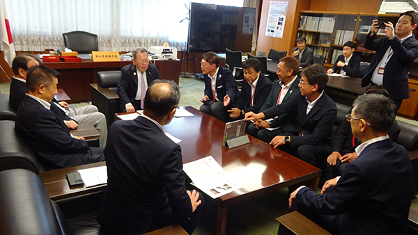 国道317号(松山・今治間)整備促進期成同盟会中央要望活動の写真 1