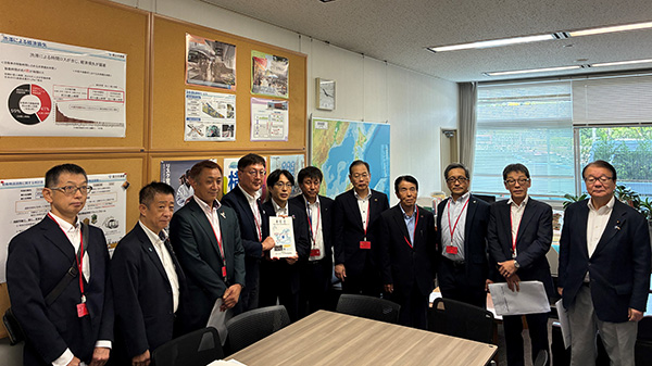 国道317号(松山・今治間)整備促進期成同盟会中央要望活動の写真 2