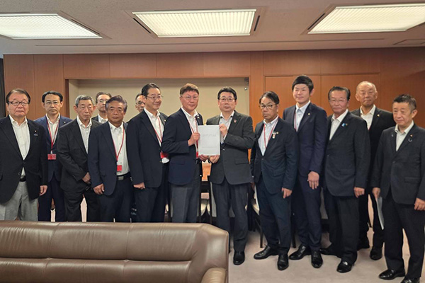 海事産業の未来を共創する全国市区町村長の会中央要望活動の写真 2