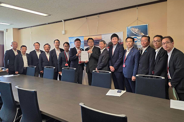 海事産業の未来を共創する全国市区町村長の会中央要望活動の写真 3
