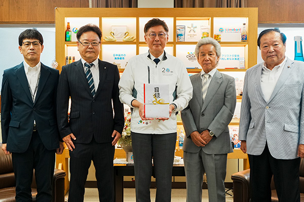 令和8年熊本地震災害義援金受領式(今治市管工事業協同組合様)の写真 1