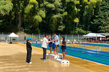 第80回瀬戸内沿岸小・中学生水泳大会の写真 1