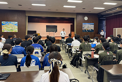 令和8年度新規採用職員施策立案研修成果発表会の写真 1