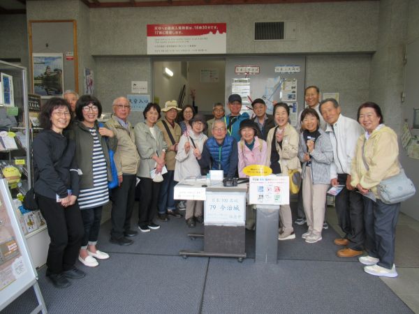 10万人目の団体様と記念撮影