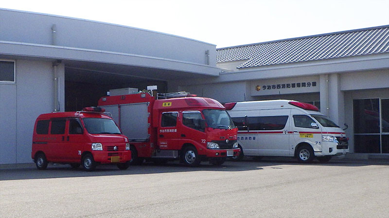 広報車、消防ポンプ自動車、高規格救急自動車の写真