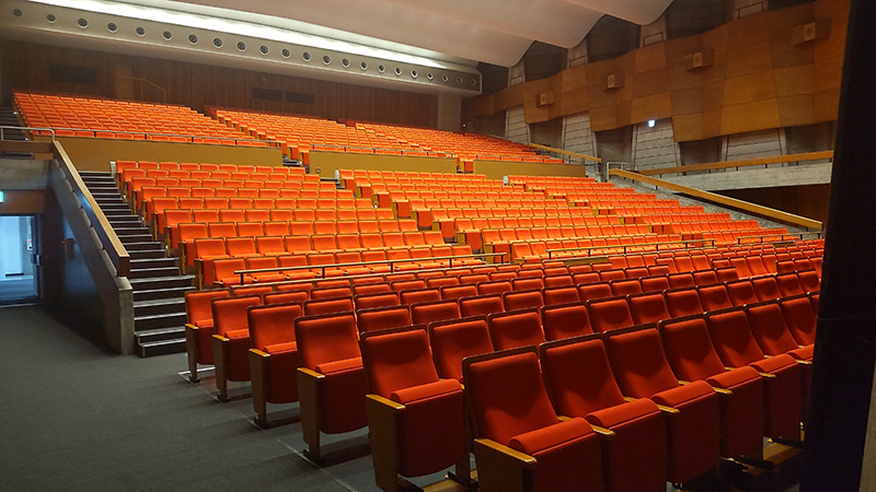 今治市公会堂大ホールの客席